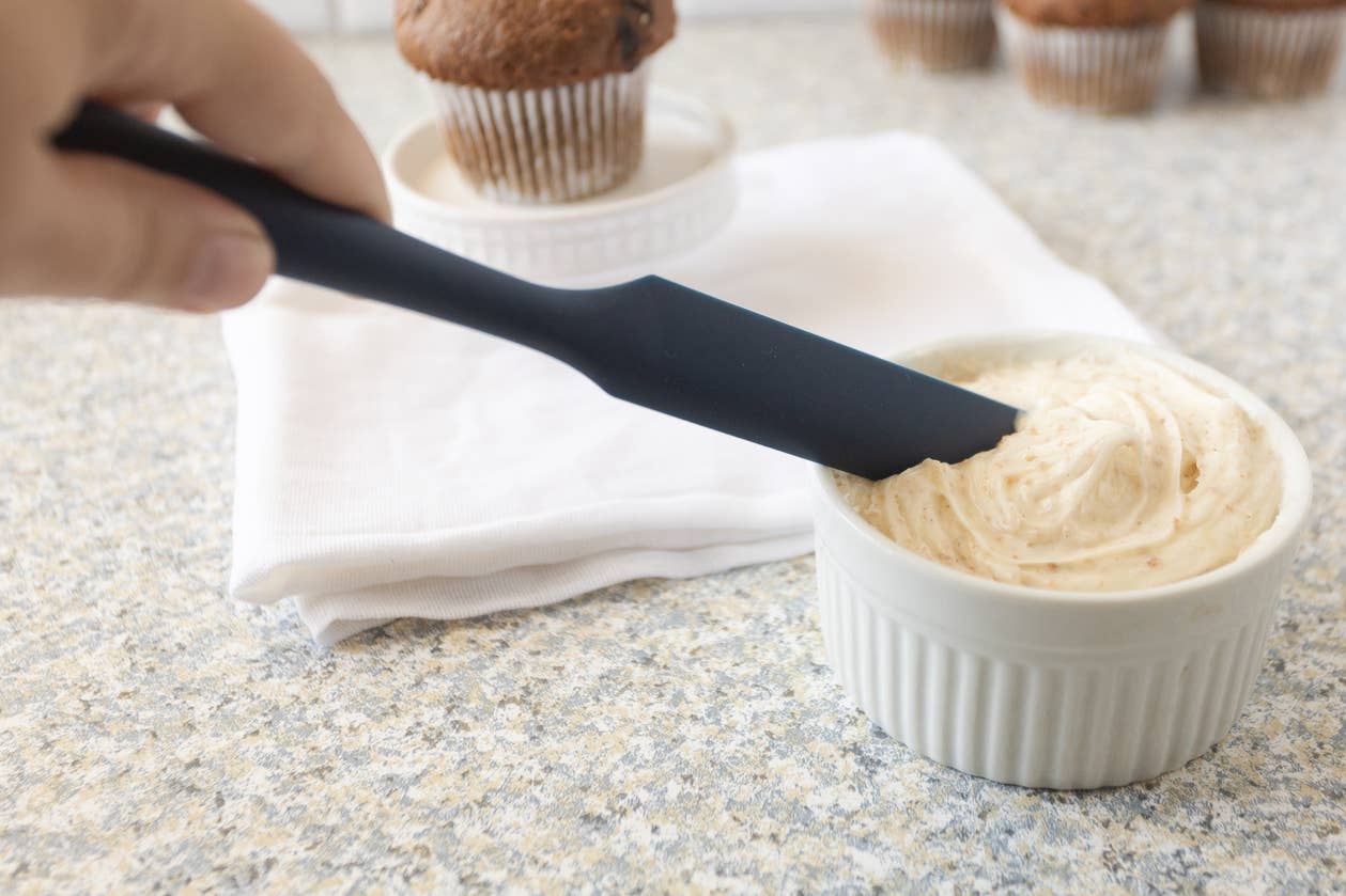 Navy Silicone Icing Spatula, Spreader, 9"| Fox Run