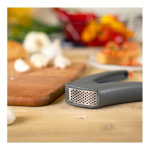 Easy-Clean Garlic Press